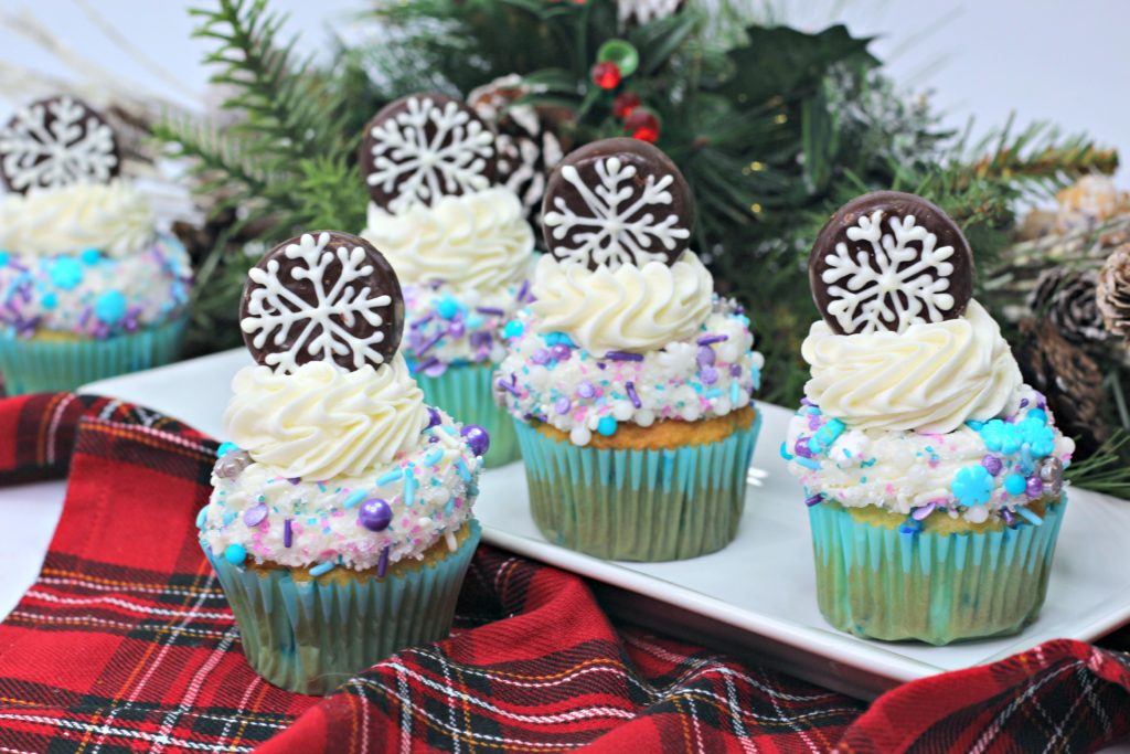 Vanilla Snowflake Cupcakes Scream Winter Refreshment