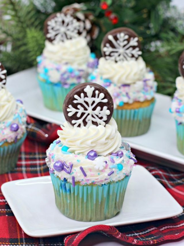 Vanilla Snowflake Cupcakes Scream Winter Refreshment