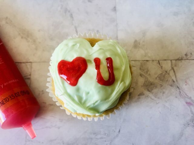 How to make Conversation Heart Cupcakes