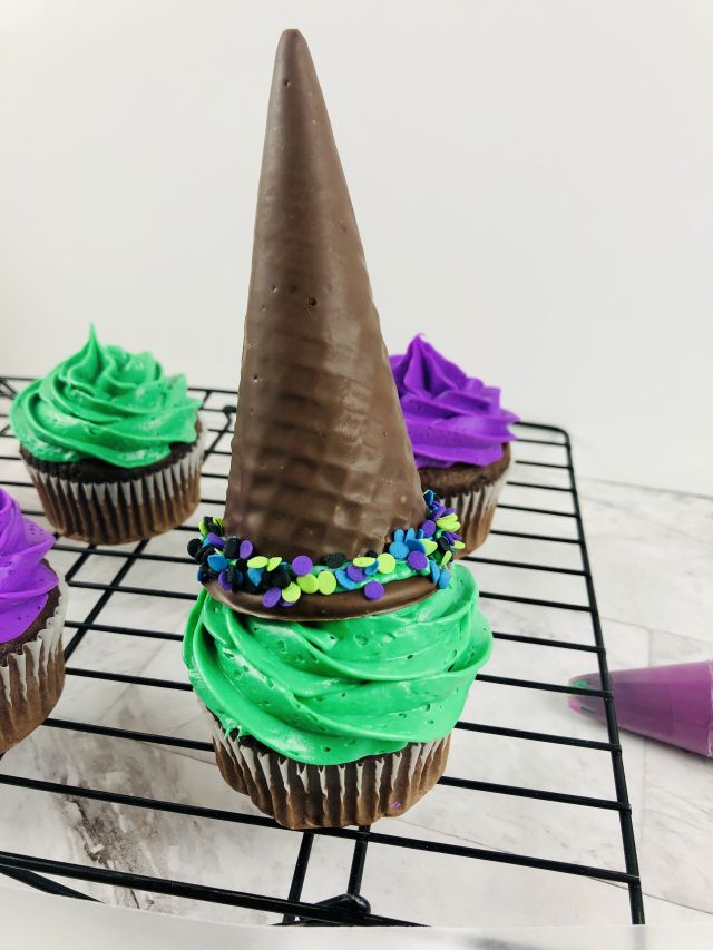 how to make witch hat cupcakes