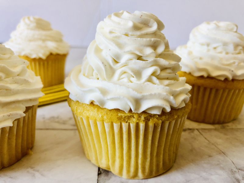 How to Decorate Your RumChata Cupcakes