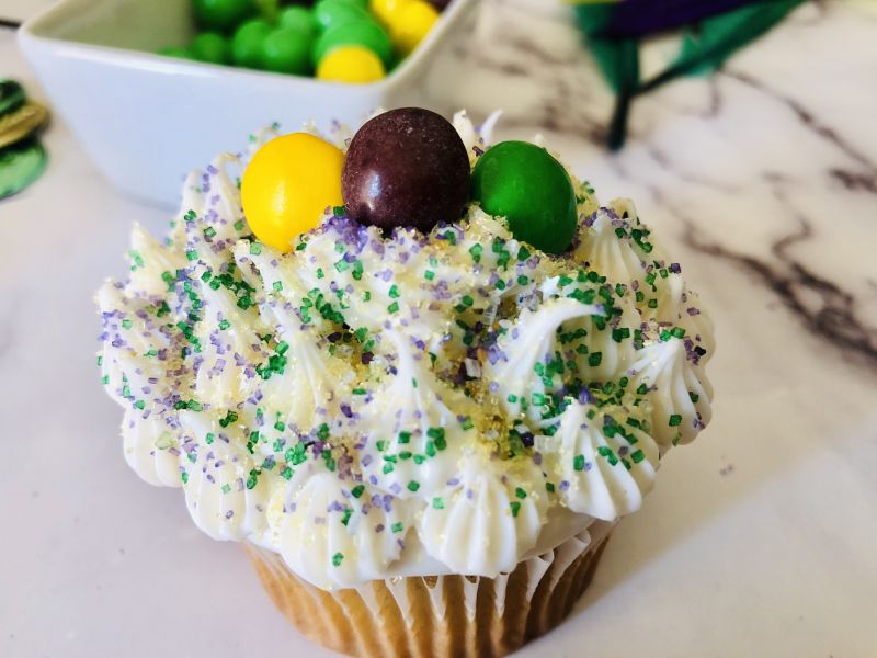 Decorating your king cake cupcakes