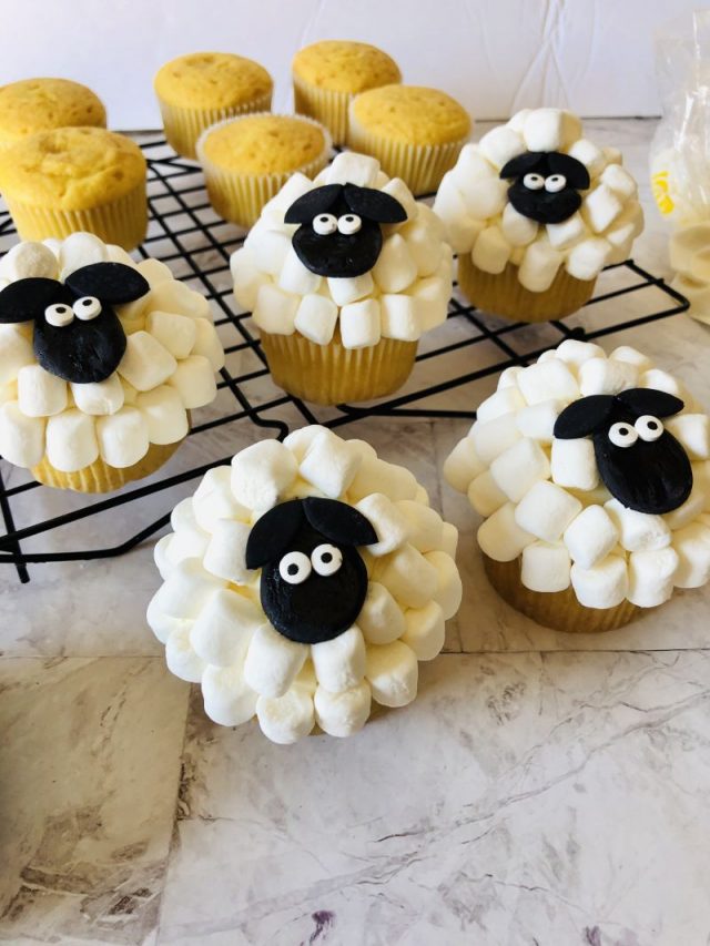 How to Make Lamb Cupcakes with Marshmallows