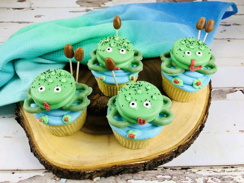 batch of frog cupcakes