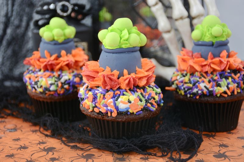 how to make witch cauldron cupcakes