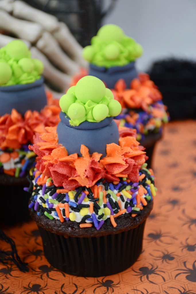 vertical cauldron cupcakes picture