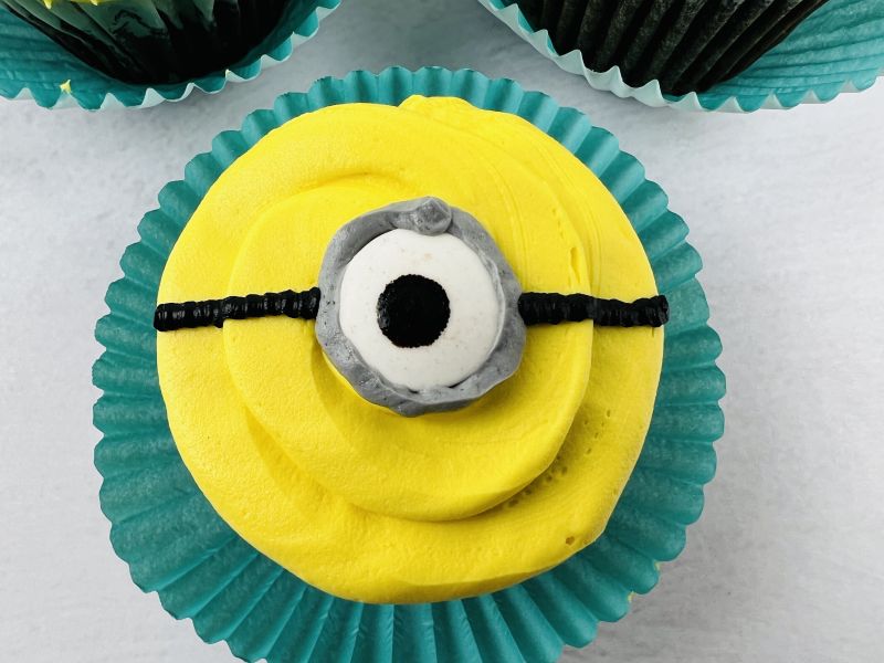 goggles finished on a minion cupcake