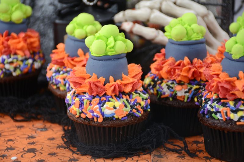 Wickedly Delicious Witch Cauldron Cupcakes